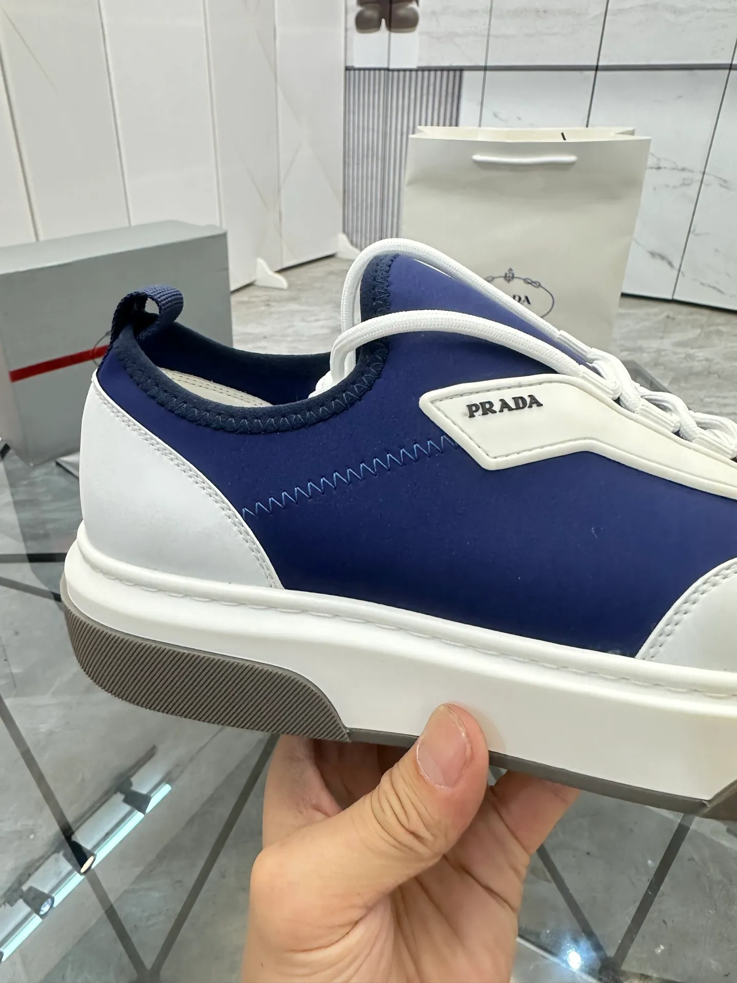 Men's shoes for sale 💰: 💰P600¥ High-end top quality Product trademark: Prada *"Prada*" low-top casual shoes Regular size: 38-45 (can be customized to 46) Product materials: Upper imported glue splicing original material, breathable lining, cowhide foot pads, original outsole. Number: 832